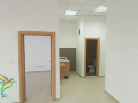 Izdavanje, poslovni prostor, 65m², Stari Aerodrom, Podgorica - image 3