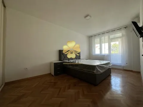 Izdavanje, dvosoban stan, 75m², Centar, Podgorica - image 9