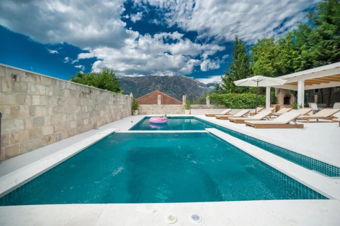 Sale, house, 240m², Donji Stoliv, Kotor