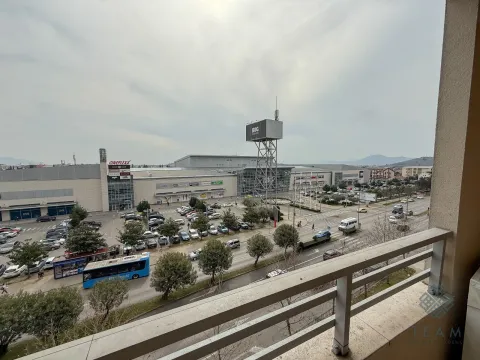 Izdavanje, dvosoban stan, 75m², City Kvart, Podgorica - image 11