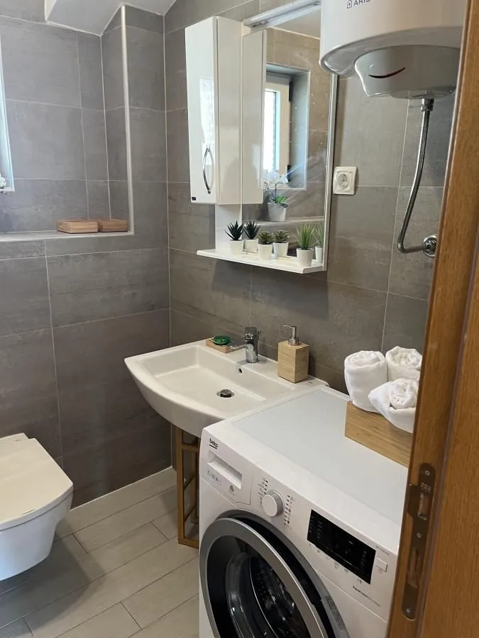 Prodaja, trosoban stan, 99m², Kalimanj, Tivat