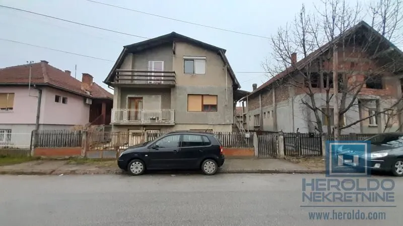 Prodaja, kuća, 310m², Tavrića obori, Jagodina