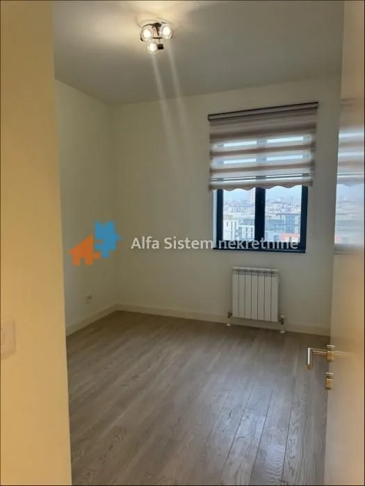 Izdavanje, četvorosoban stan, 110m², Savski Venac, Beograd