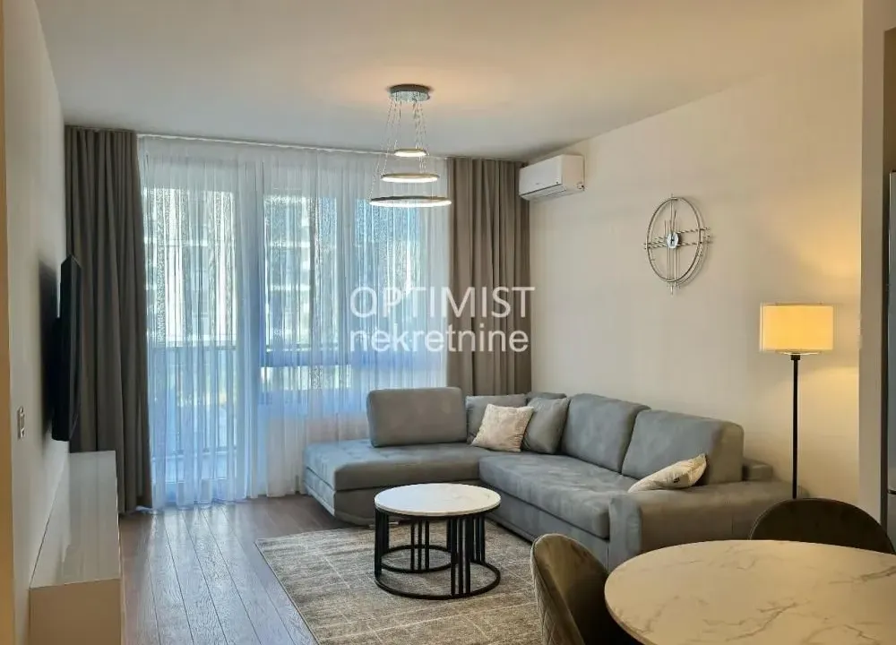 Izdavanje, trosoban stan, 71m², Savski Venac, Beograd