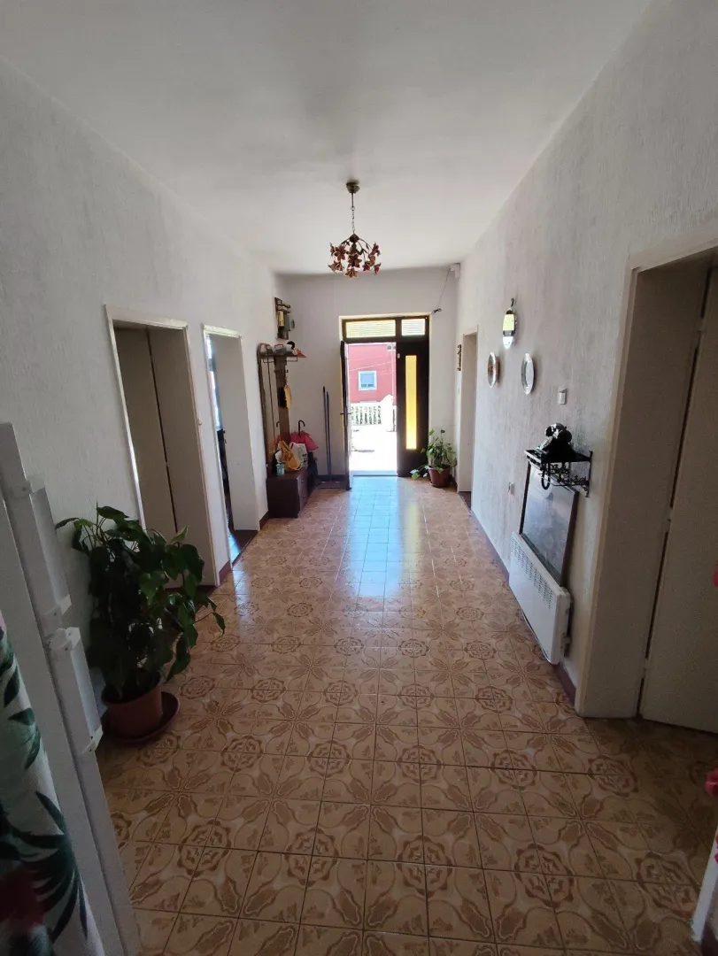 Rent, four bedroom apartment, 140m², Momišići, Podgorica