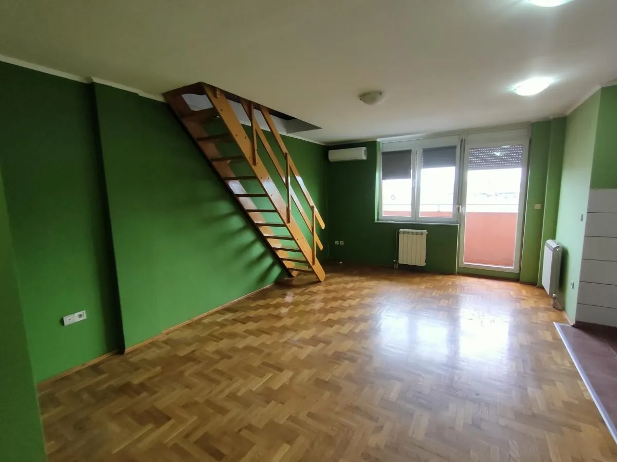 Izdavanje, četvorosoban stan, 103m², Nova Detelinara, Novi Sad Sve Podlokacije