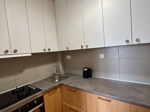 Izdavanje, dvosoban stan, 60m², Blok 6, Podgorica - image 9