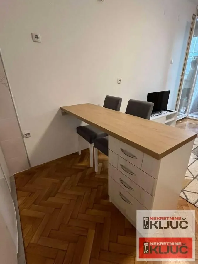 Izdavanje, garsonjera, 24m², Bulevar Oslobodjenja, Novi Sad Sve Podlokacije