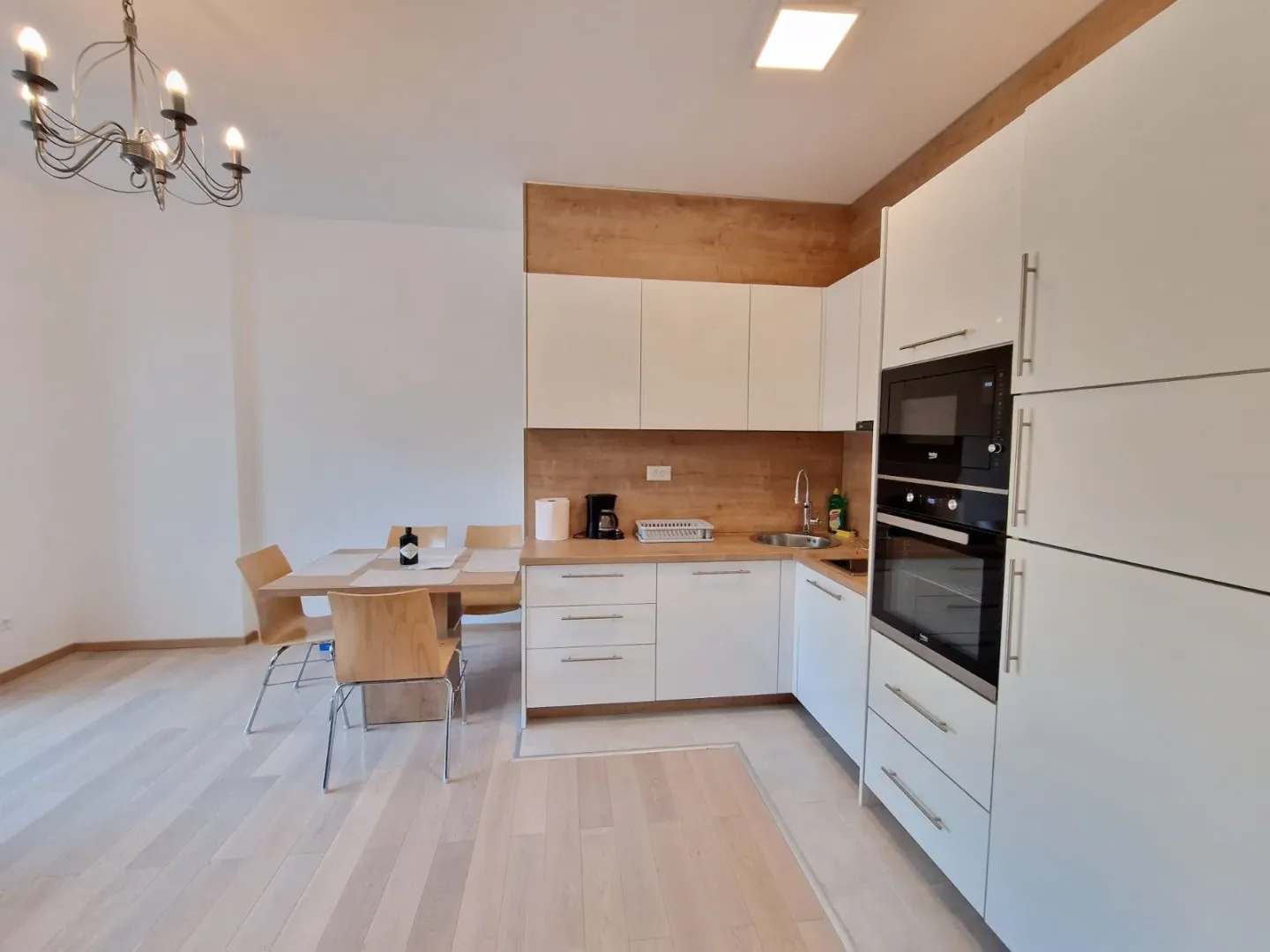 Izdavanje, jednosoban stan, 43m², Bečići, Budva