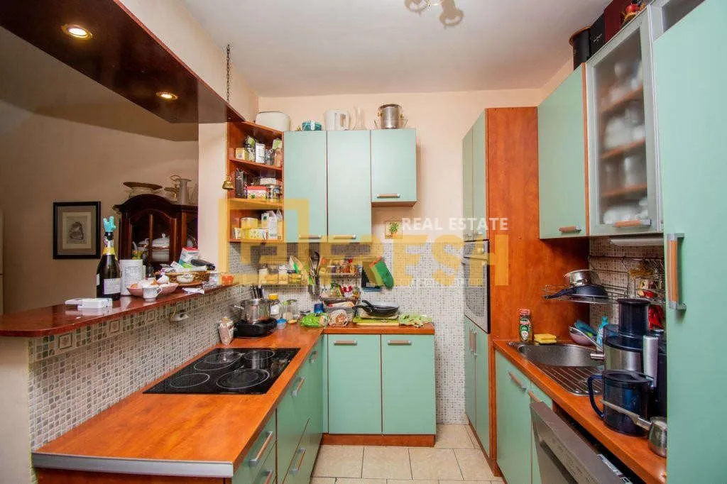 Prodaja, trosoban stan, 155m², Gorica C, Podgorica