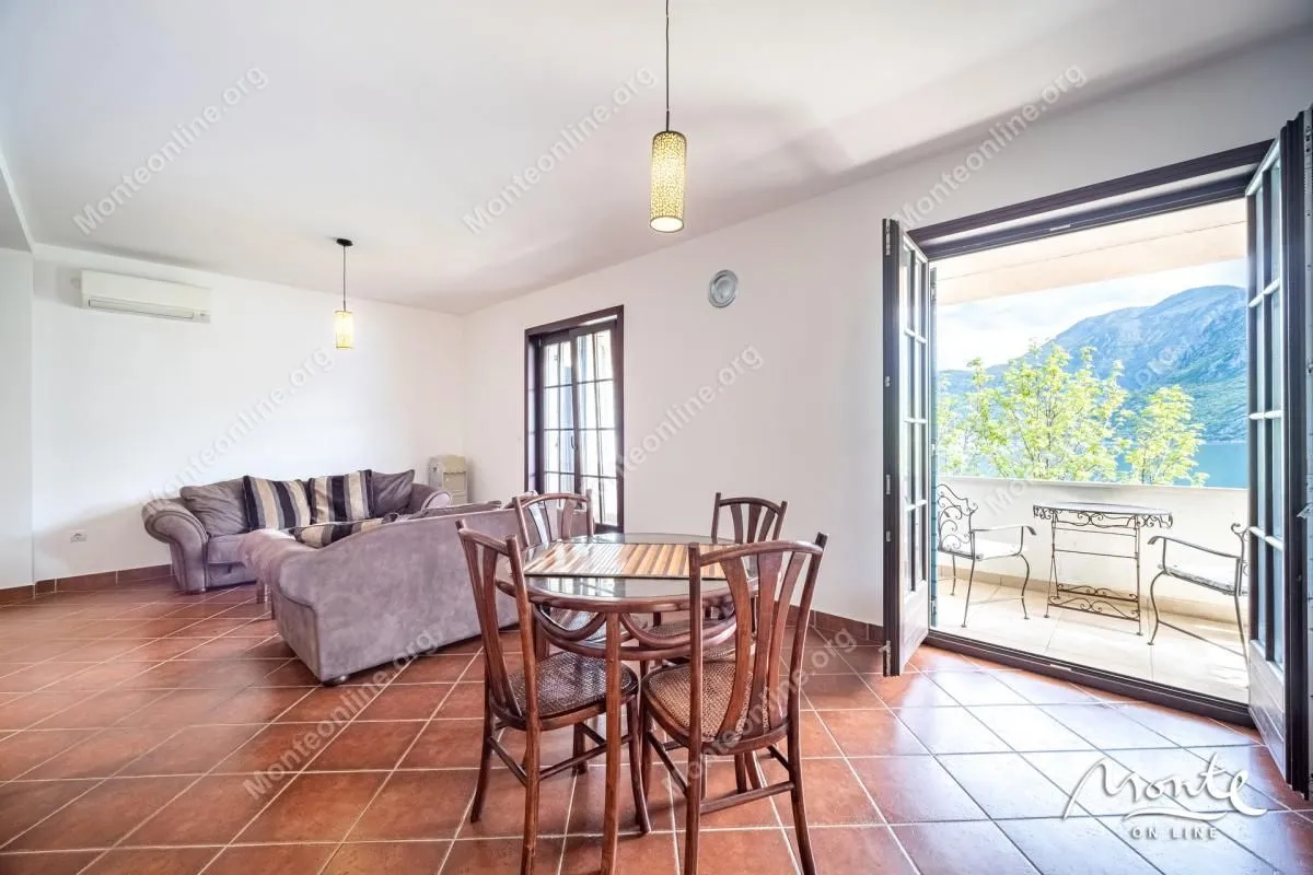 Prodaja, dvosoban stan, 94m², Kostanjica, Kotor
