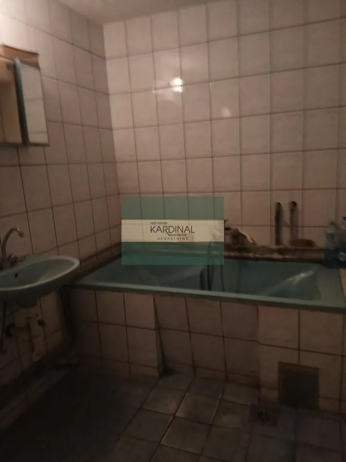 Sale, house, 536m², XI Kongres, Paraćin