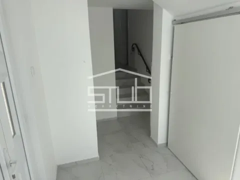 Izdavanje, trosoban stan, 100m², Železnik, Beograd - image 16