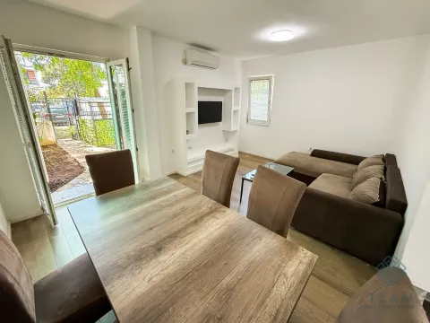 Izdavanje, dvosoban stan, 68m², Stari Aerodrom, Podgorica - image 2