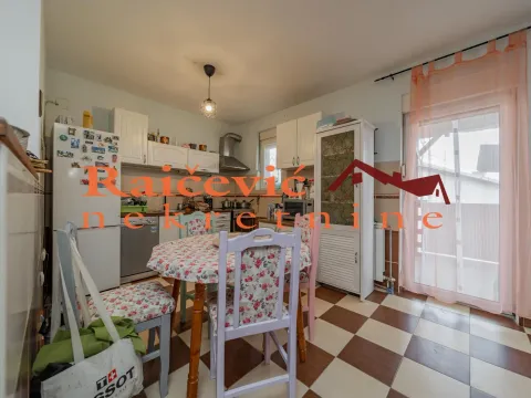 Prodaja, trosoban stan, 115m², Petlovo Brdo, Beograd - image 6