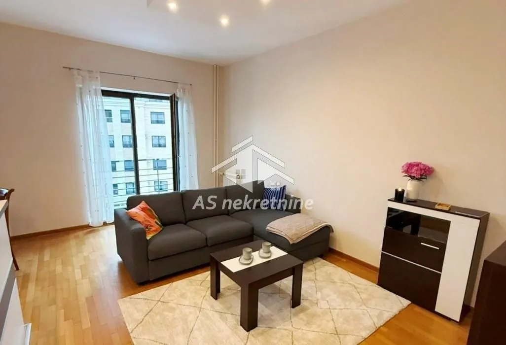 Rent, two bedroom apartment, 56m², Kalenić Pijaca, Vračar Sve Podlokacije