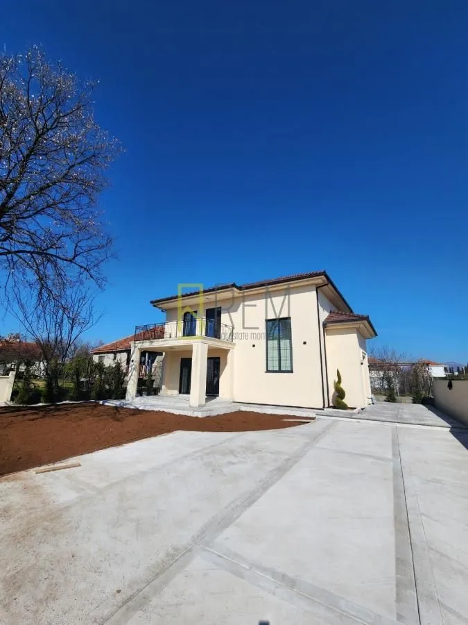 Sale, house, 220m², Gornja Gorica, Podgorica