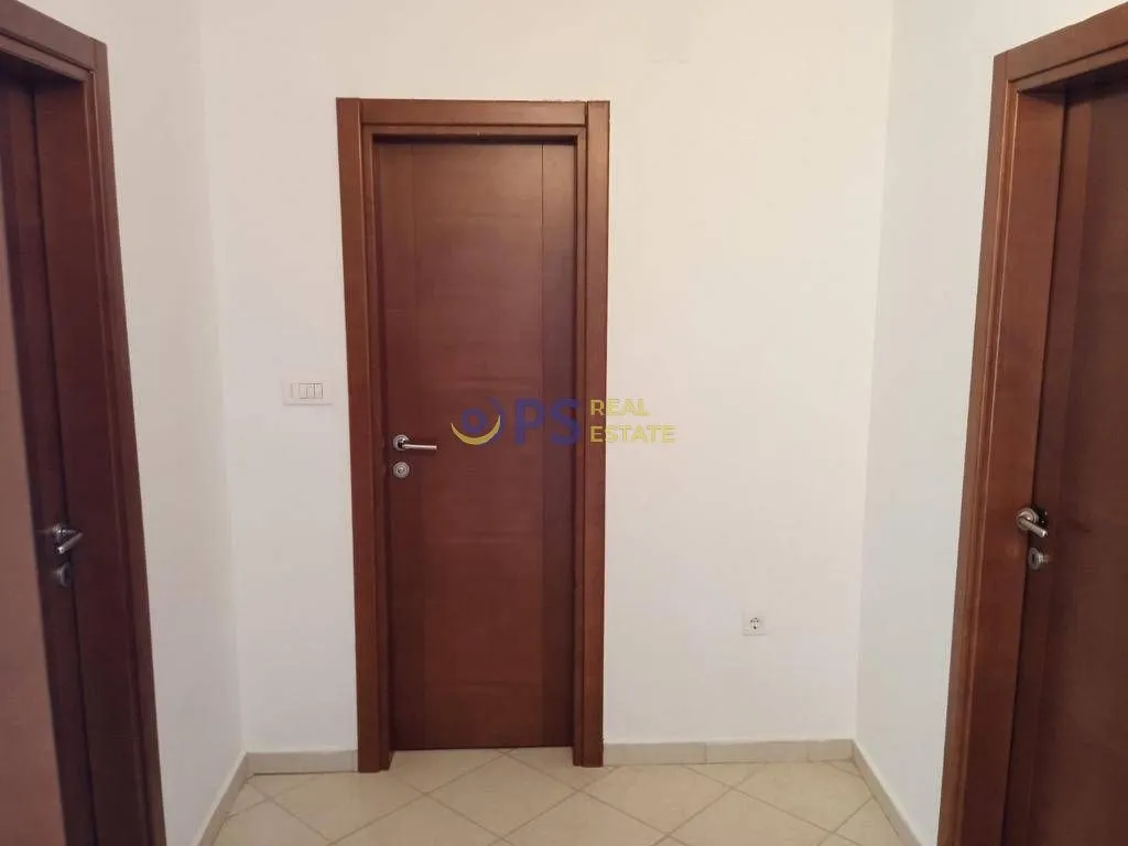 Prodaja, trosoban stan, 100m², Bar, Crna Gora