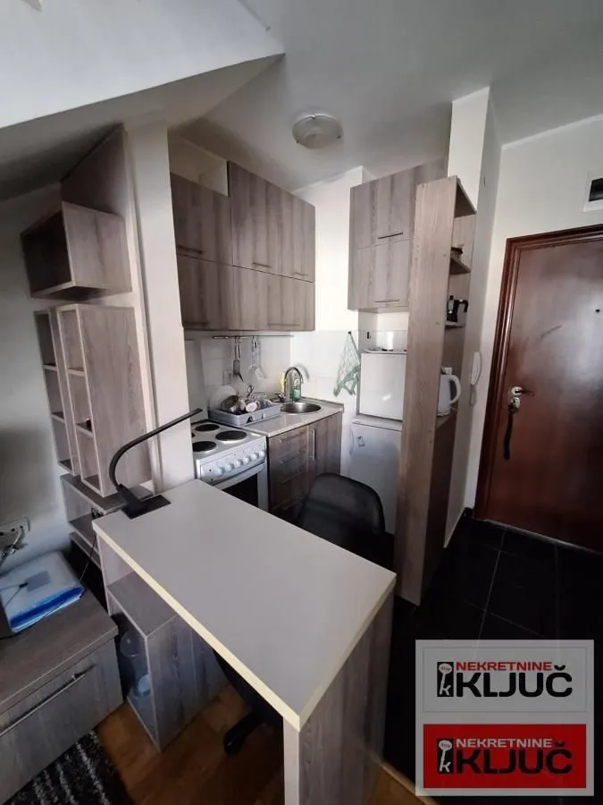 Prodaja, dvosoban stan, 37m², Grbavica, Novi Sad Sve Podlokacije