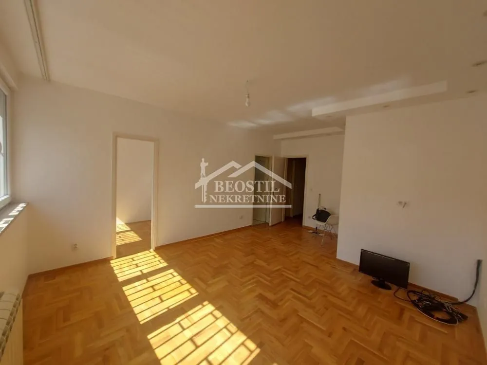 Izdavanje, trosoban stan, 65m², Novi Beograd Blok 21, Novi Beograd Sve Podlokacije