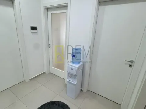 Izdavanje, dvosoban stan, 66m², Stari Aerodrom, Podgorica - image 2