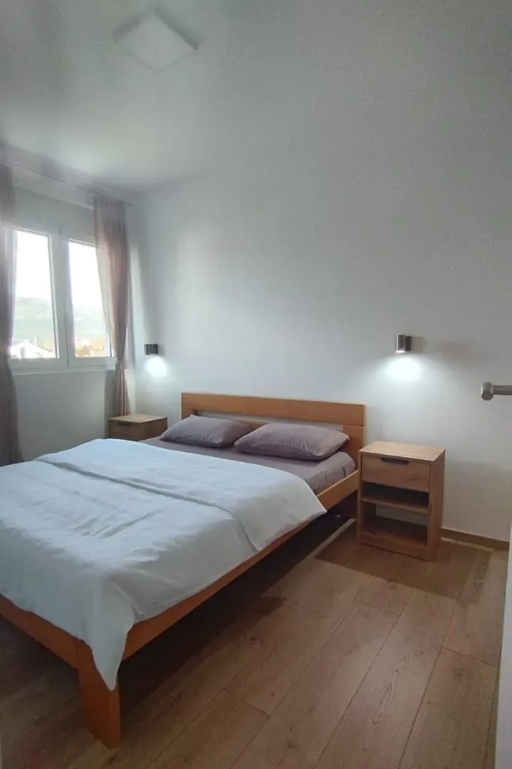 Izdavanje, trosoban stan, 100m², Zagorič, Podgorica