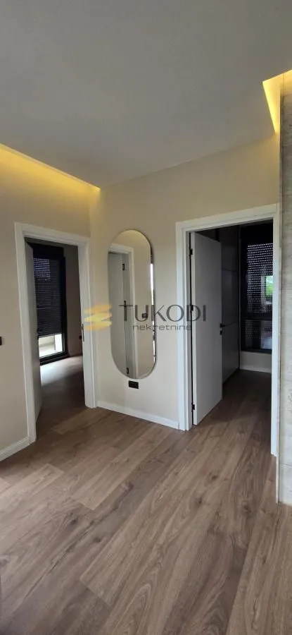 Izdavanje, trosoban stan, 82m², Olimp, Zvezdara Sve Podlokacije