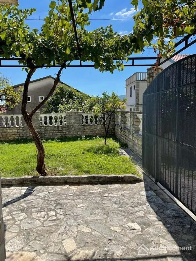 Prodaja, kuća, 350m², Baošići, Herceg Novi