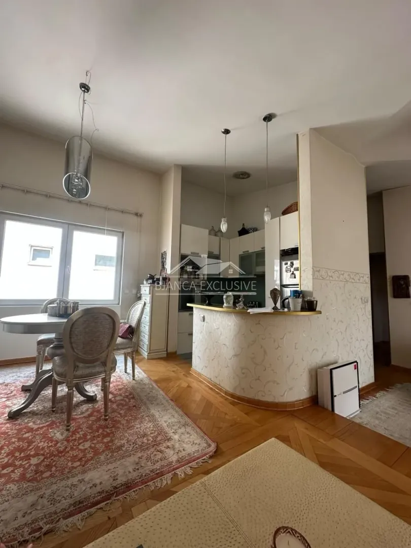 Prodaja, dvosoban stan, 78m², Đeram Pijaca, Beograd