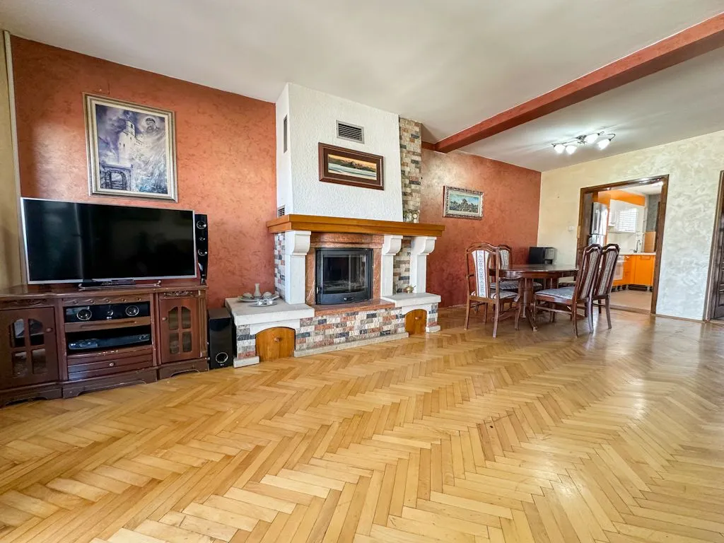 Izdavanje, kuća, 220m², Stari Aerodrom, Podgorica