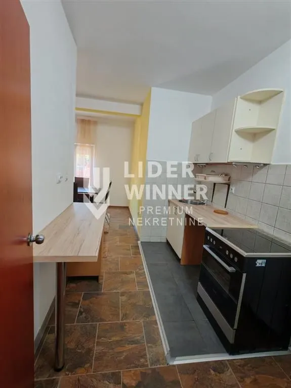 Izdavanje, četvorosoban stan, 120m², Petlovo Brdo, Beograd