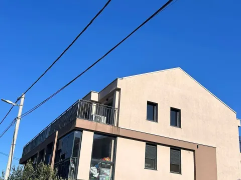 Izdavanje, četvorosoban stan, 150m², Tološi, Podgorica - image 15