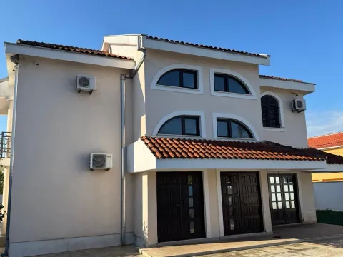 Prodaja, kuća, 340m², Tološi, Podgorica - image 3