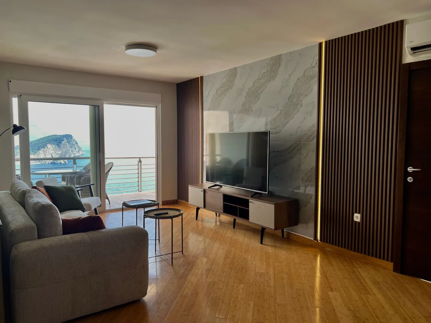 Izdavanje, jednosoban stan, 70m², Vidikovac, Budva