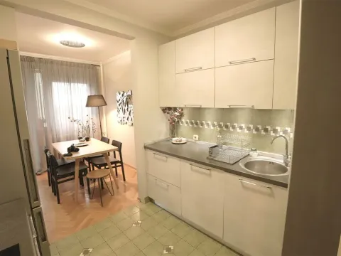 Sale, three bedroom apartment, 81m², Vračar Hram, Vračar Sve Podlokacije - image 2