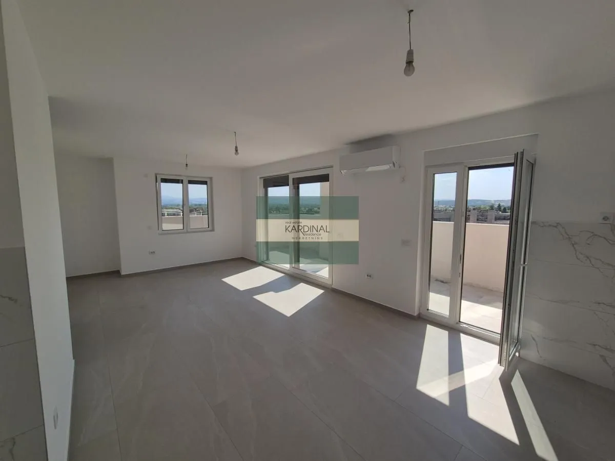 Prodaja, trosoban stan, 76m², Sarina Medja, Jagodina