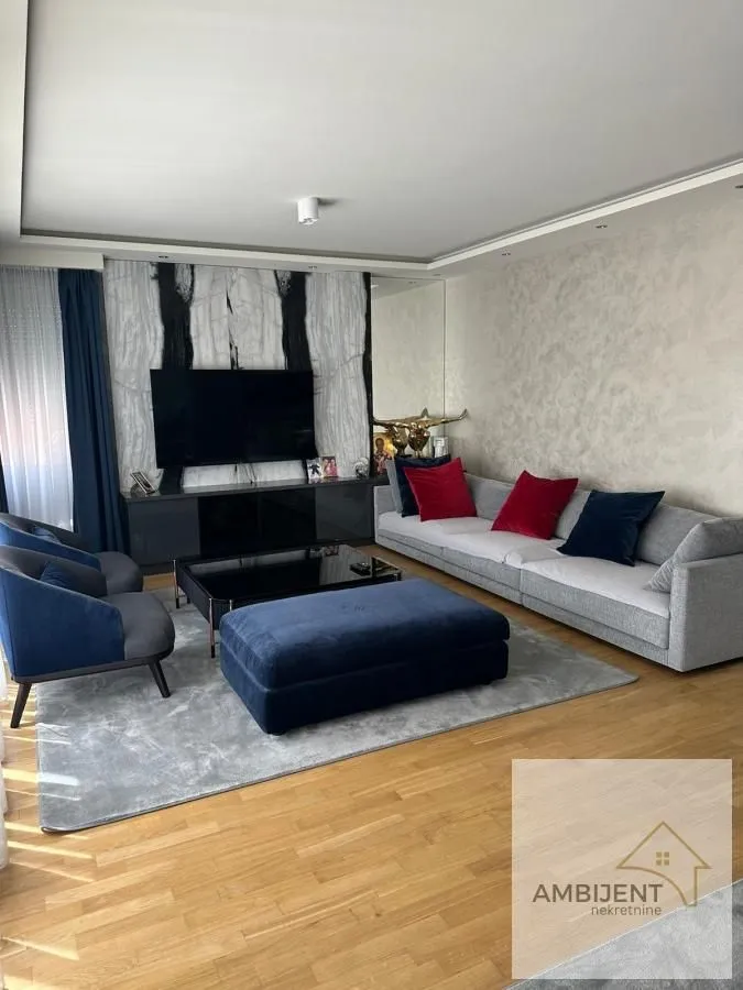 Sale, three bedroom apartment, 110m², Centar, Stara Pazova