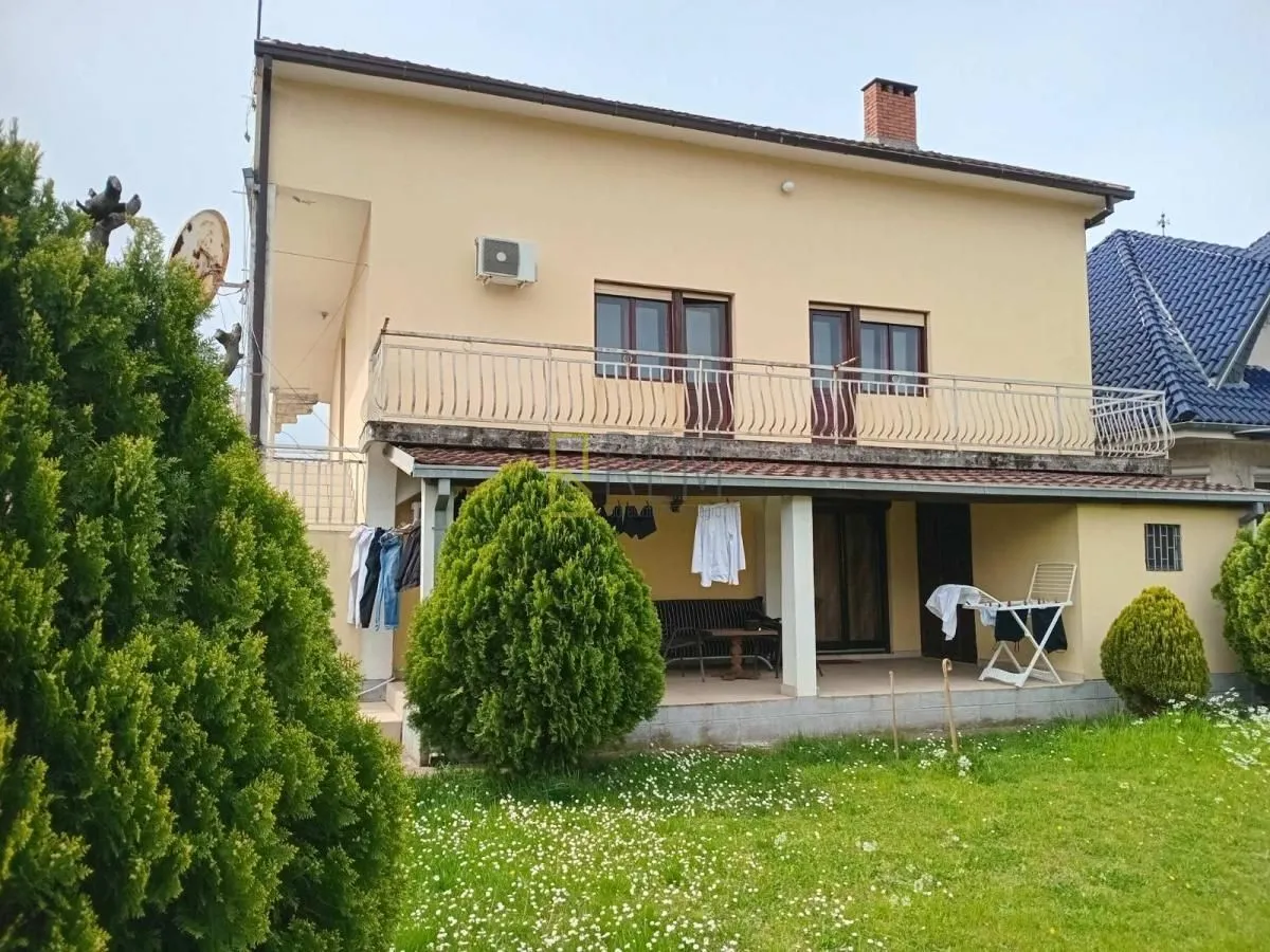 Prodaja, trosoban stan, 90m², Zagorič, Podgorica