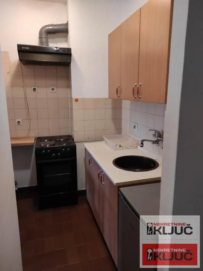 Izdavanje, dvosoban stan, 41m², Sajmište, Novi Sad