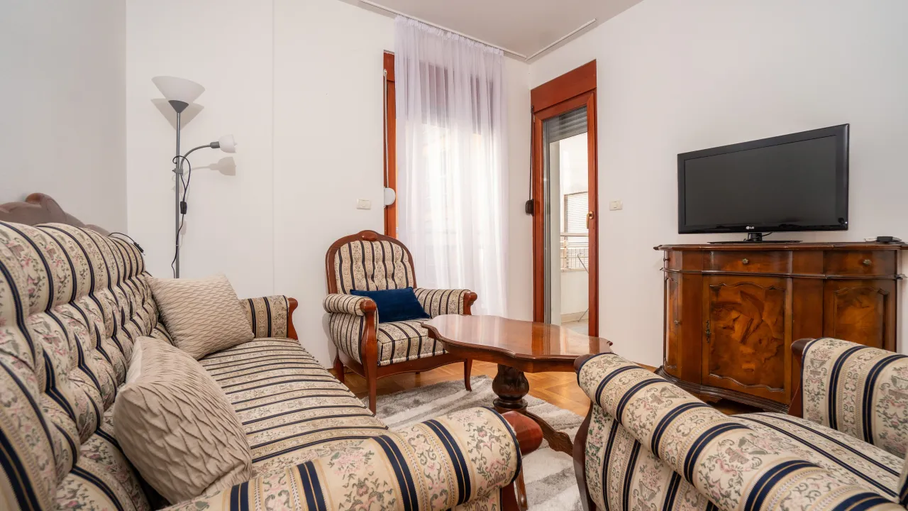 Izdavanje, jednosoban stan, 40m², Pobrežje, Podgorica