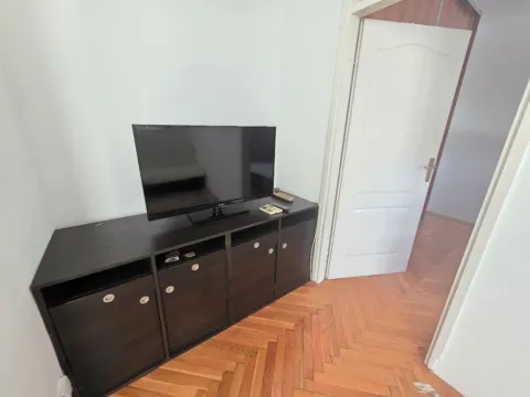 Izdavanje, jednosoban stan, 45m², Blok 6, Podgorica - image 4