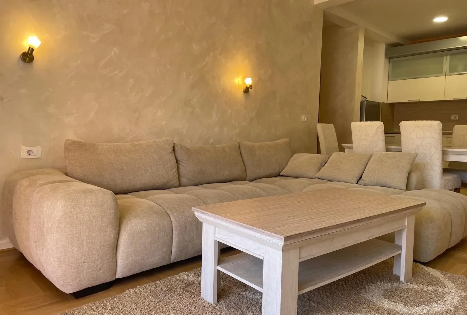 Izdavanje, jednosoban stan, 84m², Bonići, Tivat