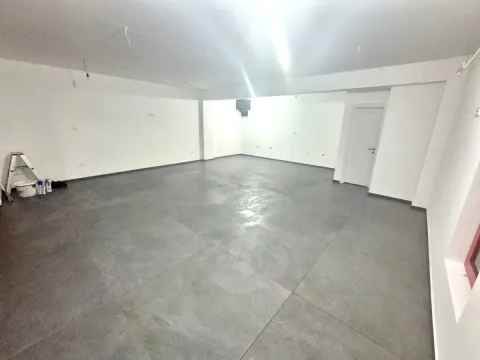 Izdavanje, poslovni prostor, 54m², Momišići, Podgorica - image 6