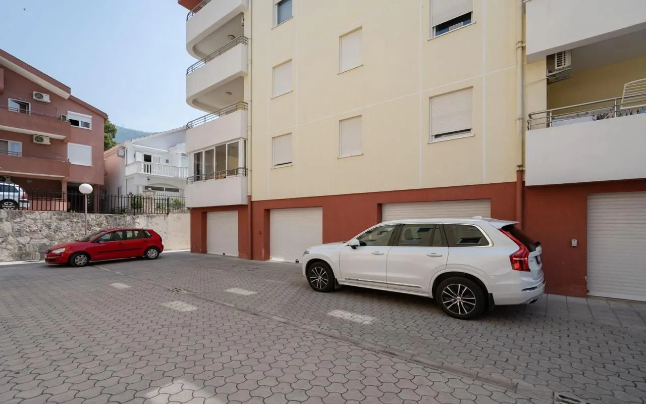Prodaja, četvorosoban stan, 222m², Podmaine, Budva