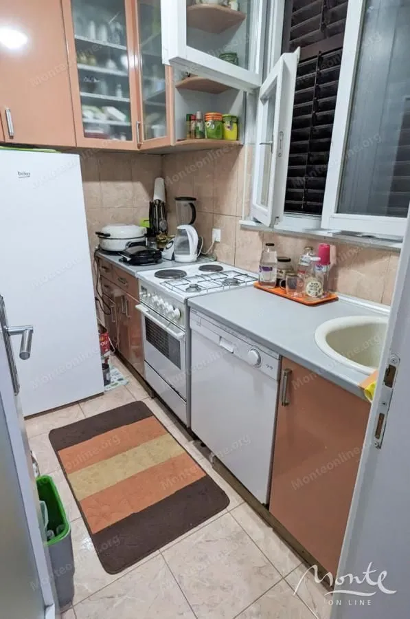 Prodaja, četvorosoban stan, 92m², Lepa Kata, Podgorica
