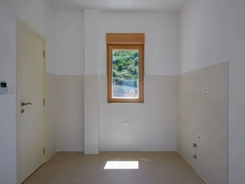 Sale, three bedroom apartment, 62m², Dobrota, Kotor - image 17