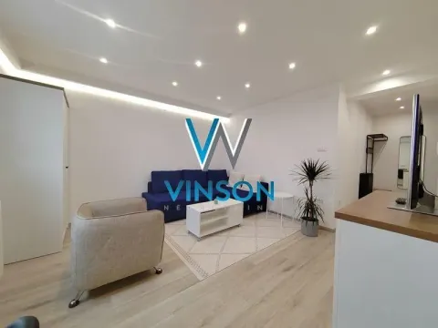 Dnevna soba sa garniturom, foteljom i TV-om. - image 3
