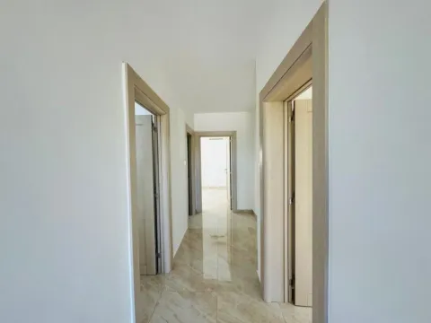 Izdavanje, poslovni prostor, 90m², Masline, Podgorica - image 13