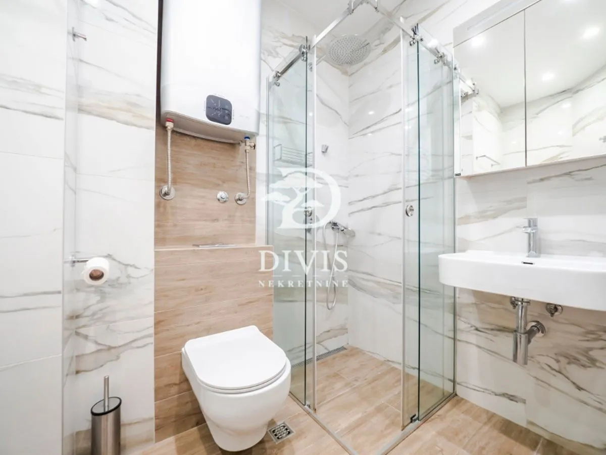 Izdavanje, dvosoban stan, 49m², Vračar Hram, Vračar Sve Podlokacije