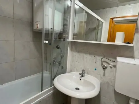 Izdavanje, dvosoban stan, 76m², Stari Aerodrom, Podgorica - image 8